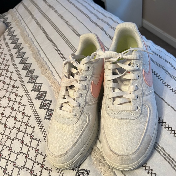 Nike Women's White and Pink Sneakers - Picture 2 of 4